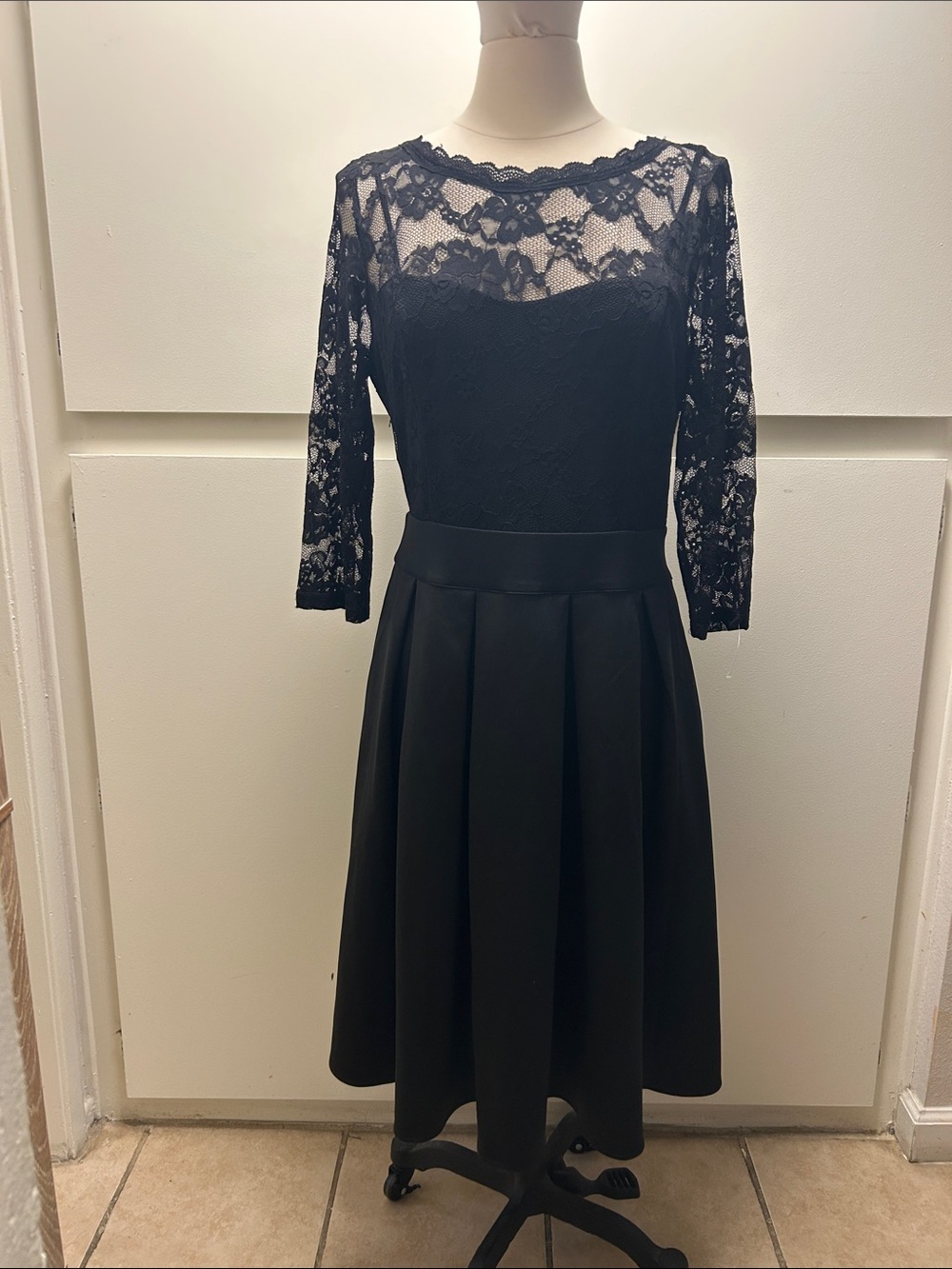 Miusol Black Lace Midi Dress